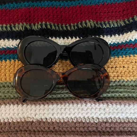 Pack of 2 :Fashion Sunglasses ( Black and Tortoise Shell) - Picture 1 of 3